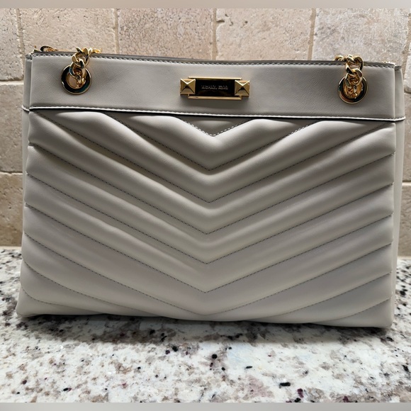 ✨ Brand New MICHAEL MICHAEL KORS
WHITNEY LT CREAM MD CHAIN SHLDR TOTE✨ - Picture 11 of 16